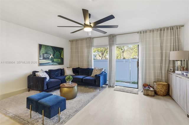 11611 NW 11th St 11611, Pembroke Pines, FL 33026