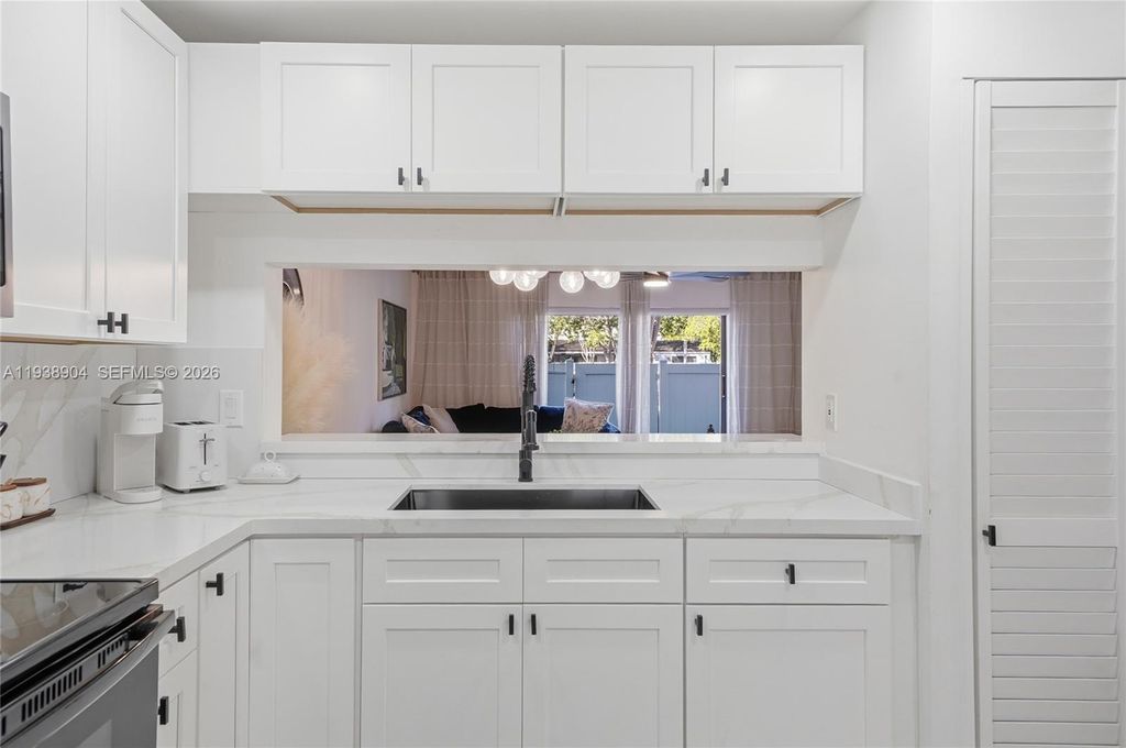 11611 NW 11th St 11611, Pembroke Pines, FL 33026