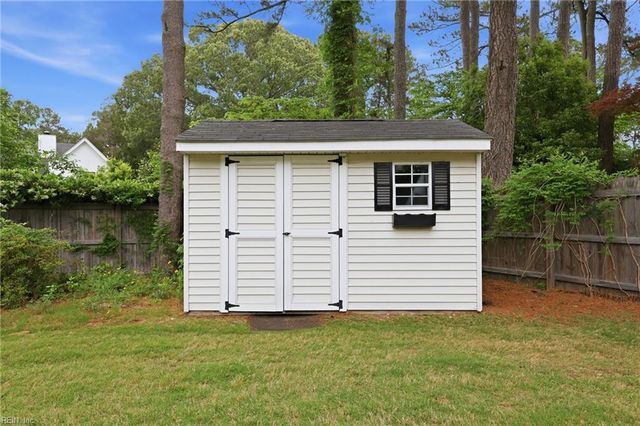 710 Bay Colony DR, Virginia Beach, VA 23451