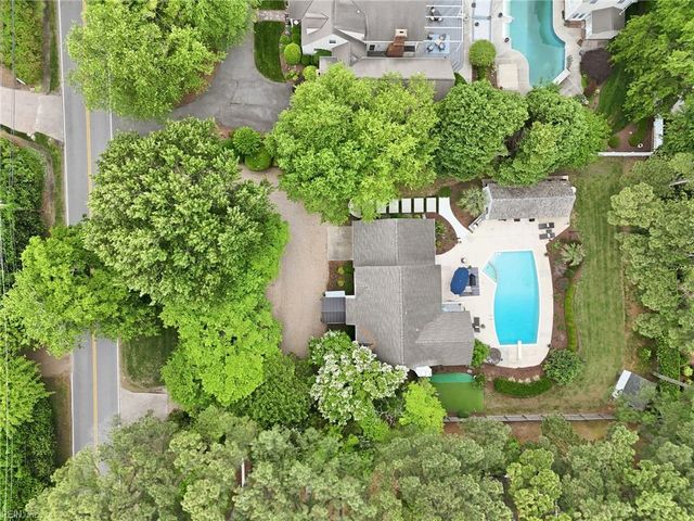 710 Bay Colony DR, Virginia Beach, VA 23451