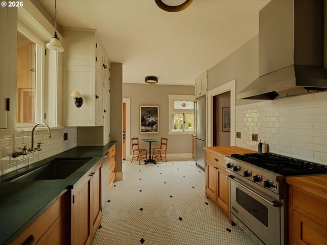 1922 Ne 13TH Ave, Portland, OR 97212