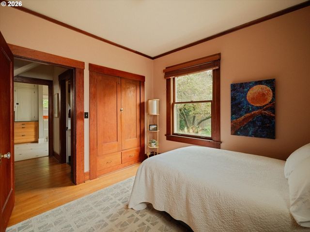 1922 Ne 13TH Ave, Portland, OR 97212
