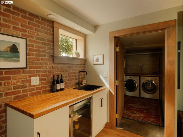 1922 Ne 13TH Ave, Portland, OR 97212