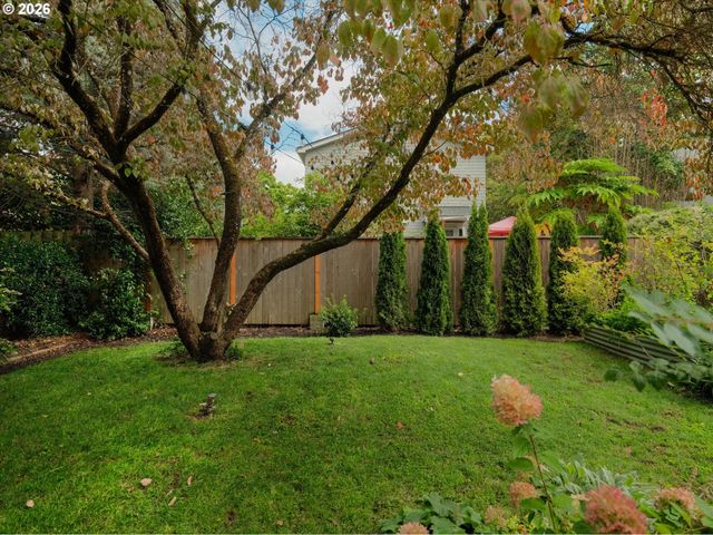 1922 Ne 13TH Ave, Portland, OR 97212