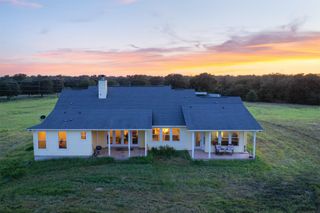 498 N County Line RD, Elgin, TX 78621