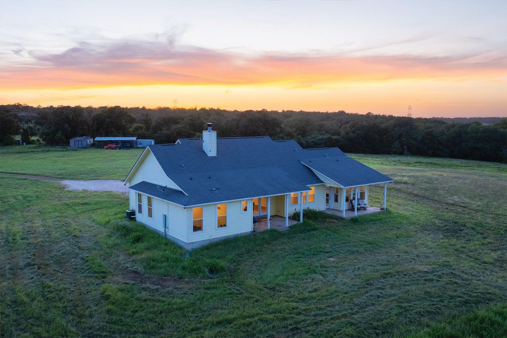 498 N County Line RD, Elgin, TX 78621