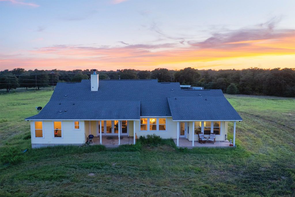 498 N County Line RD, Elgin, TX 78621