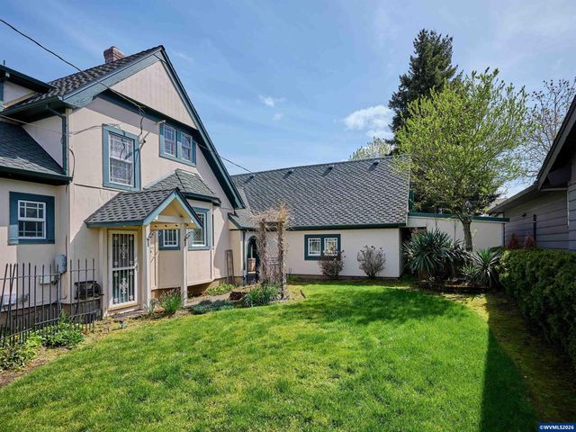 102 E 5th St, Molalla, OR 97038