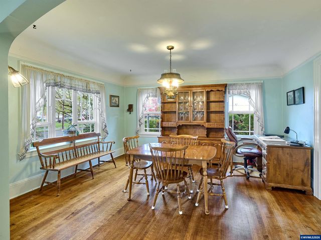 102 E 5th St, Molalla, OR 97038