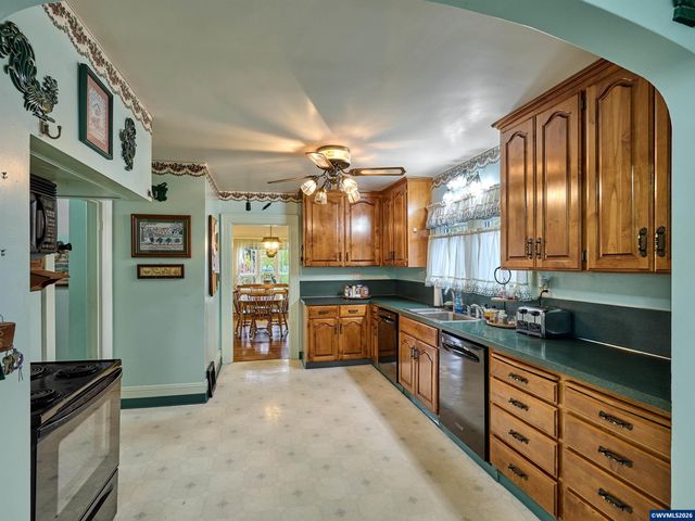 102 E 5th St, Molalla, OR 97038