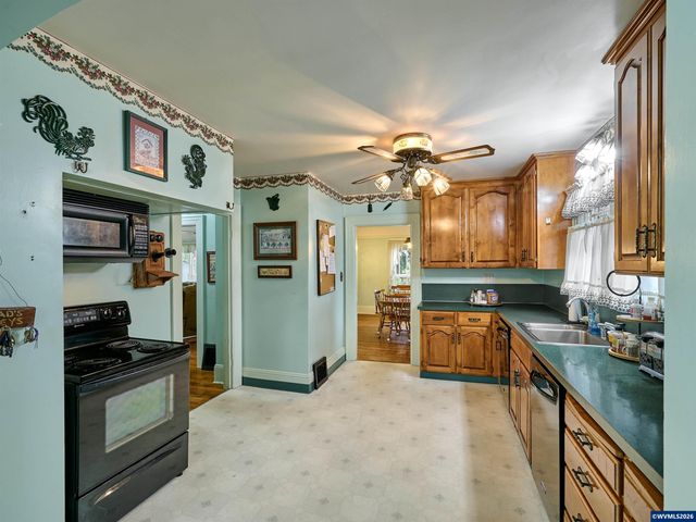 102 E 5th St, Molalla, OR 97038