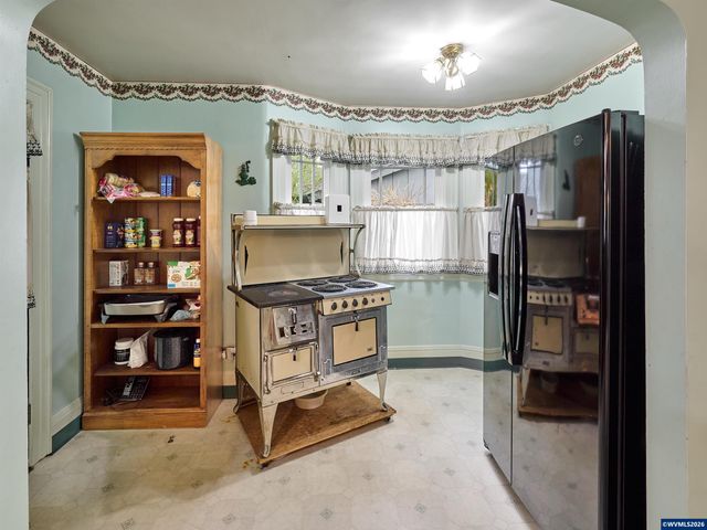 102 E 5th St, Molalla, OR 97038