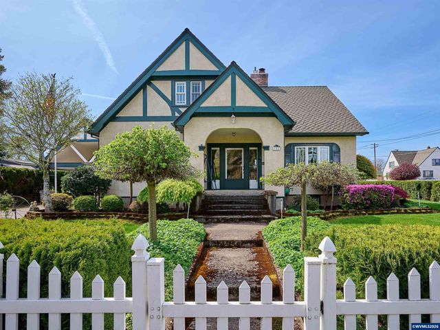102 E 5th St, Molalla, OR 97038