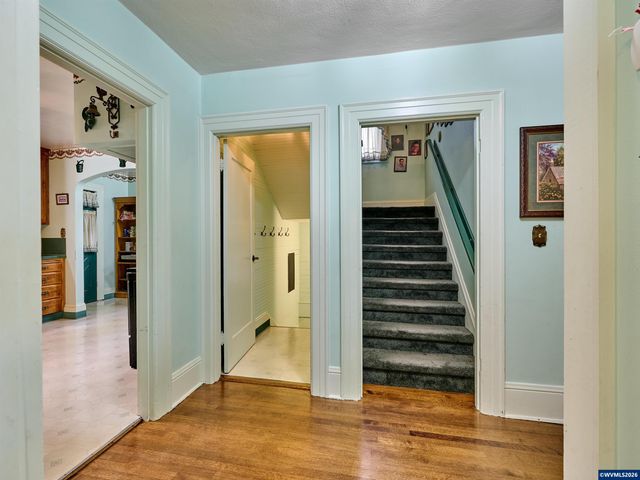 102 E 5th St, Molalla, OR 97038
