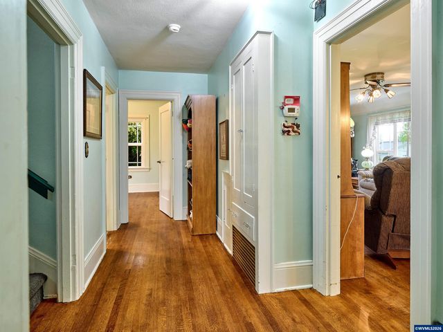 102 E 5th St, Molalla, OR 97038