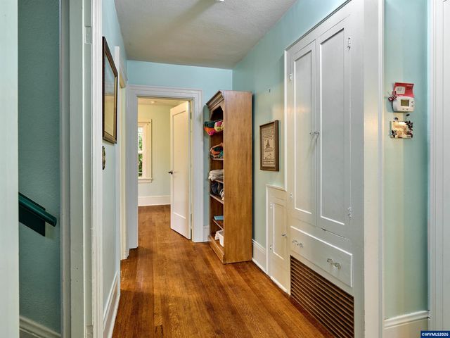 102 E 5th St, Molalla, OR 97038