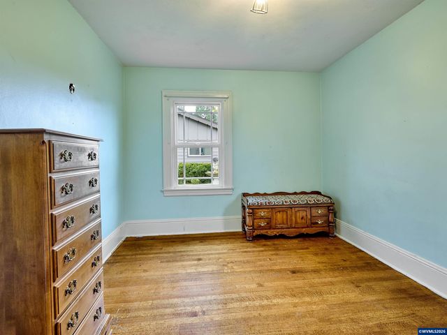 102 E 5th St, Molalla, OR 97038