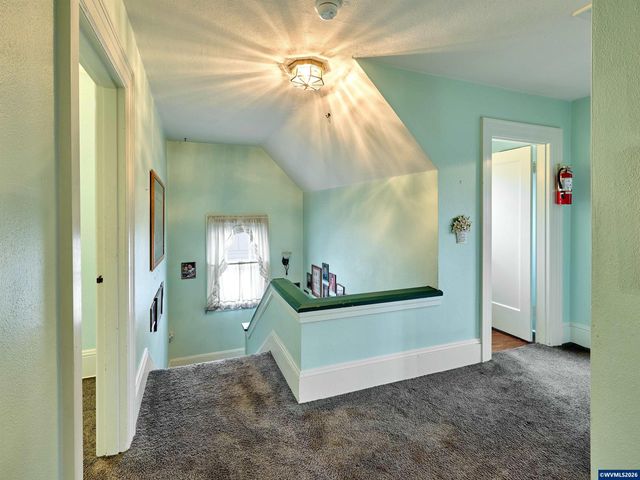102 E 5th St, Molalla, OR 97038