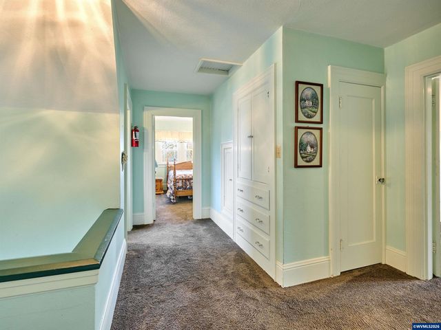 102 E 5th St, Molalla, OR 97038