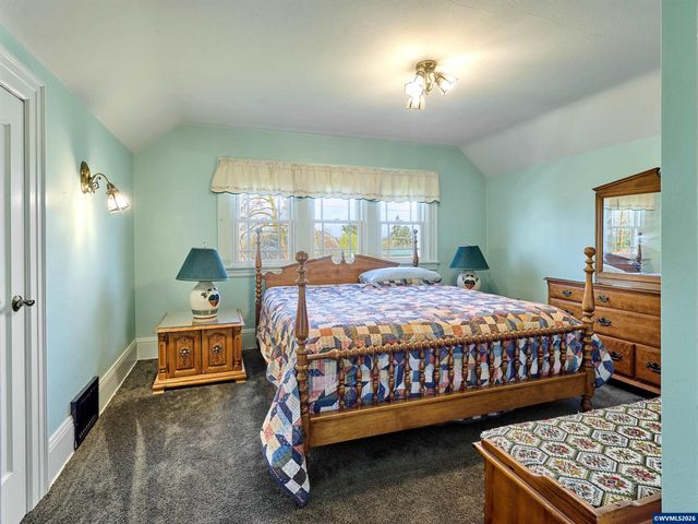 102 E 5th St, Molalla, OR 97038