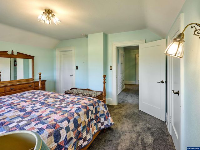 102 E 5th St, Molalla, OR 97038