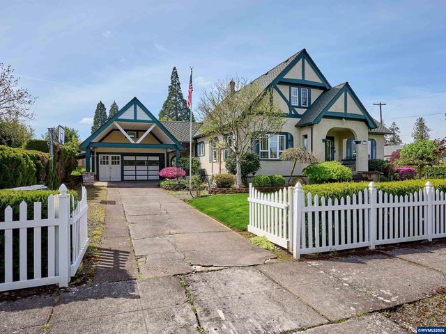 102 E 5th St, Molalla, OR 97038