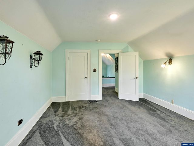 102 E 5th St, Molalla, OR 97038