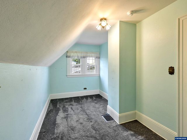 102 E 5th St, Molalla, OR 97038
