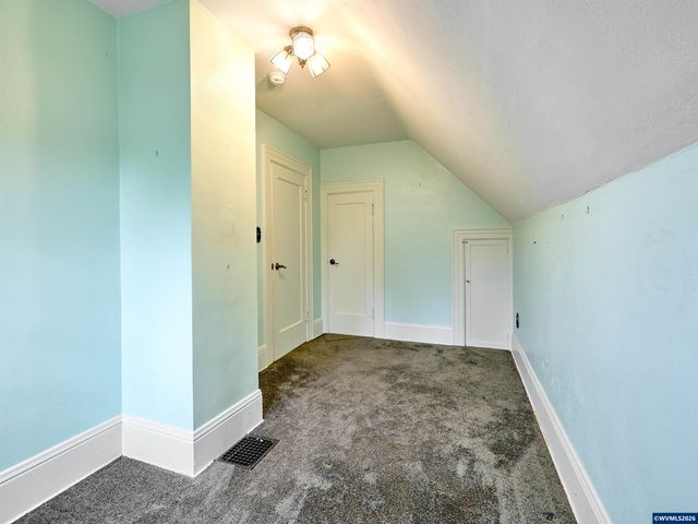102 E 5th St, Molalla, OR 97038