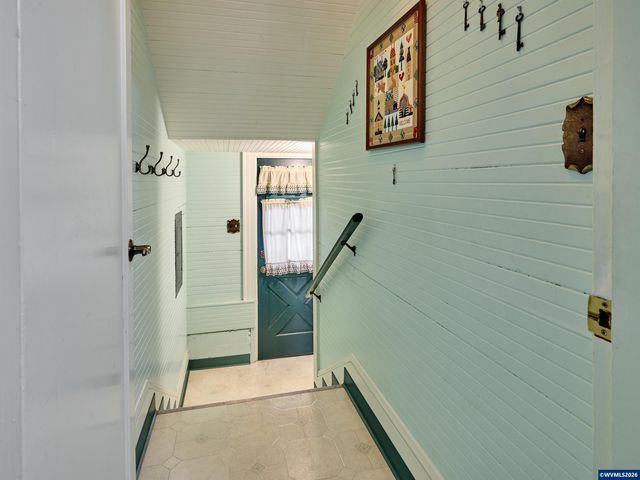 102 E 5th St, Molalla, OR 97038