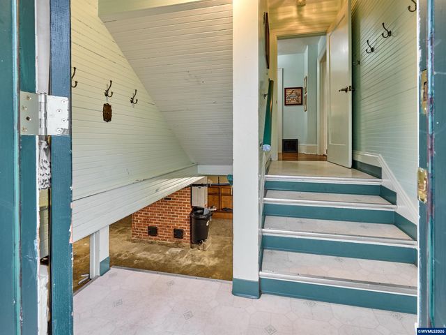 102 E 5th St, Molalla, OR 97038