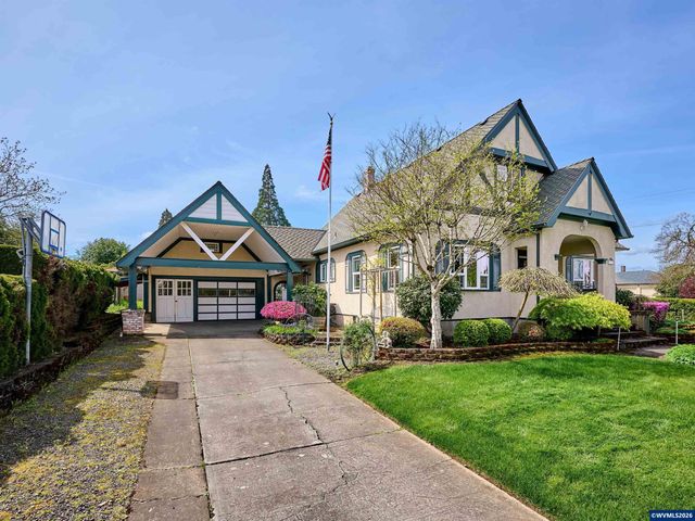 102 E 5th St, Molalla, OR 97038