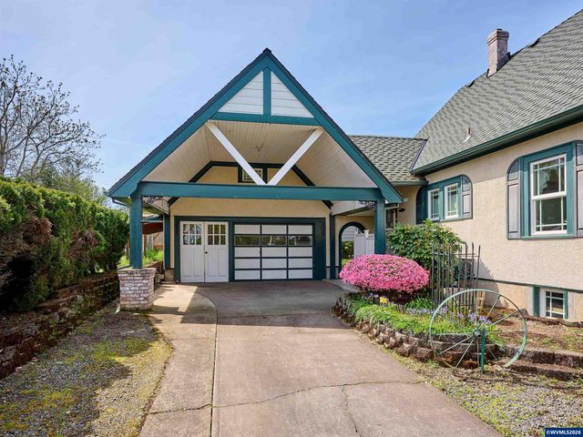 102 E 5th St, Molalla, OR 97038