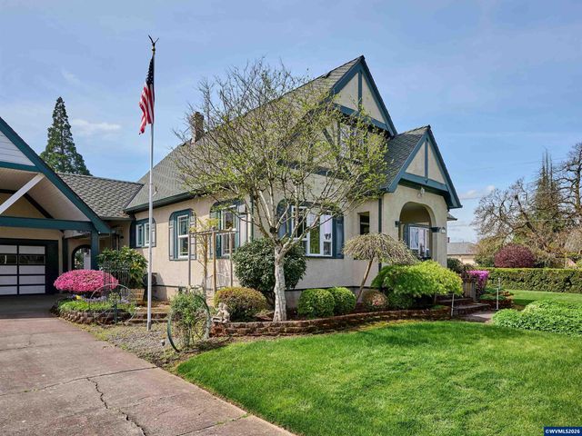 102 E 5th St, Molalla, OR 97038