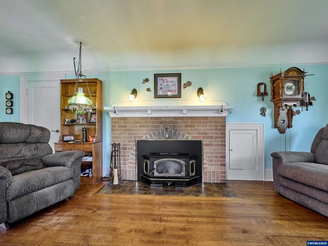102 E 5th St, Molalla, OR 97038