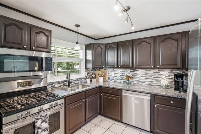4043 Dennis Lane, Brunswick, OH 44212