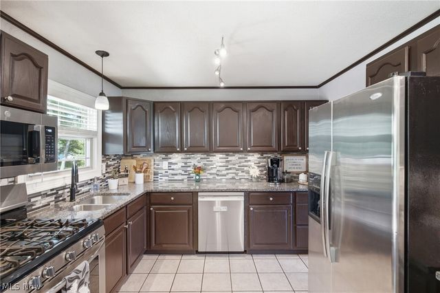 4043 Dennis Lane, Brunswick, OH 44212