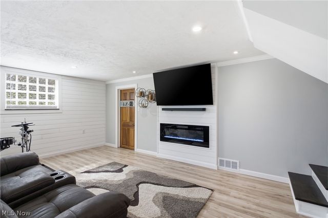4043 Dennis Lane, Brunswick, OH 44212