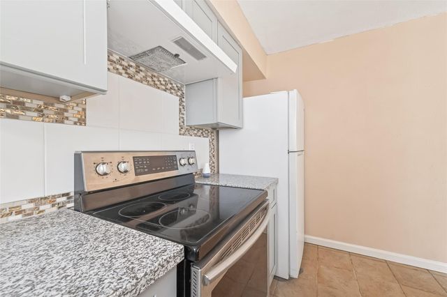 9350 Country Creek Dr 1, Houston, TX 77036