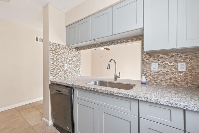 9350 Country Creek Dr 1, Houston, TX 77036