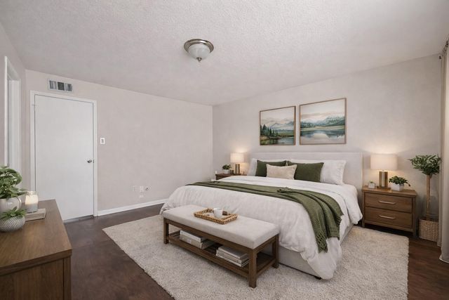 9350 Country Creek Dr 1, Houston, TX 77036