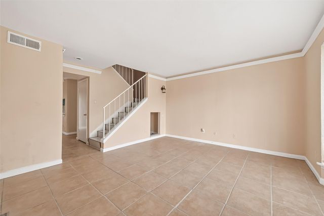 9350 Country Creek Dr 1, Houston, TX 77036