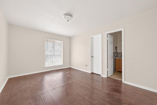 9350 Country Creek Dr 1, Houston, TX 77036