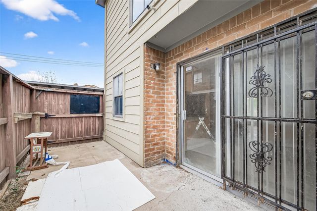 9350 Country Creek Dr 1, Houston, TX 77036