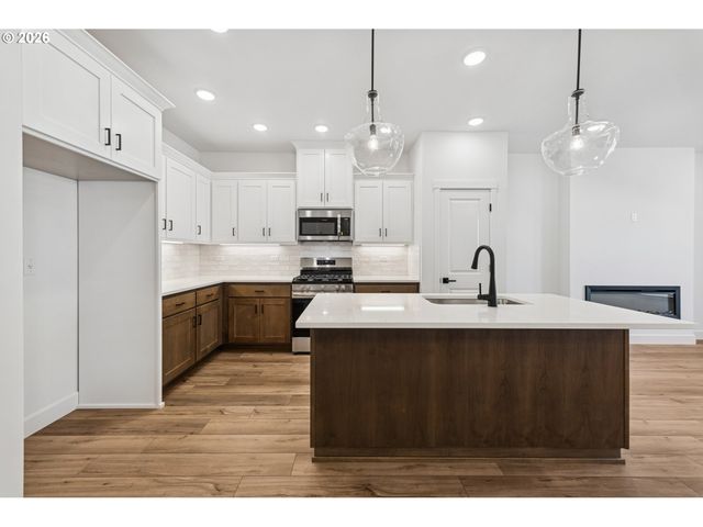 3275 Se Bend Ln, Hillsboro, OR 97123