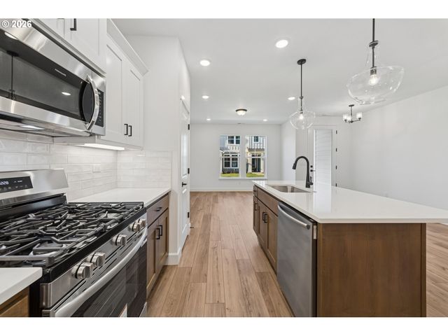 3275 Se Bend Ln, Hillsboro, OR 97123