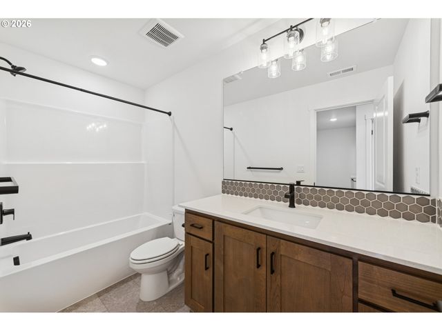 3275 Se Bend Ln, Hillsboro, OR 97123