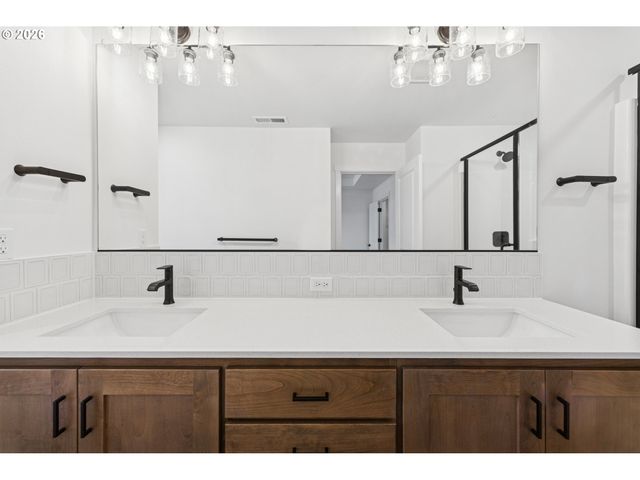 3275 Se Bend Ln, Hillsboro, OR 97123