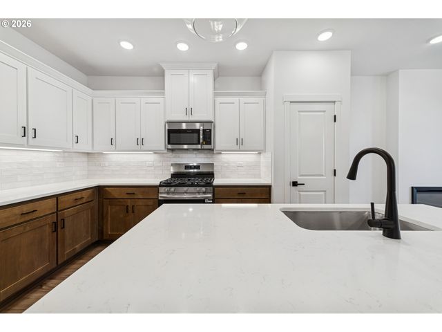 3275 Se Bend Ln, Hillsboro, OR 97123