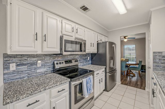 401 Meadow Ridge Drive, Cedar Hill, TX 75104